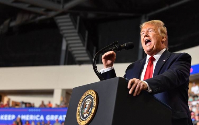 دۆناڵد ترەمپ: بژاردەی زۆرمان بۆ مامەڵەکردن لەگەڵ ئێران لەبەردەستدایە 